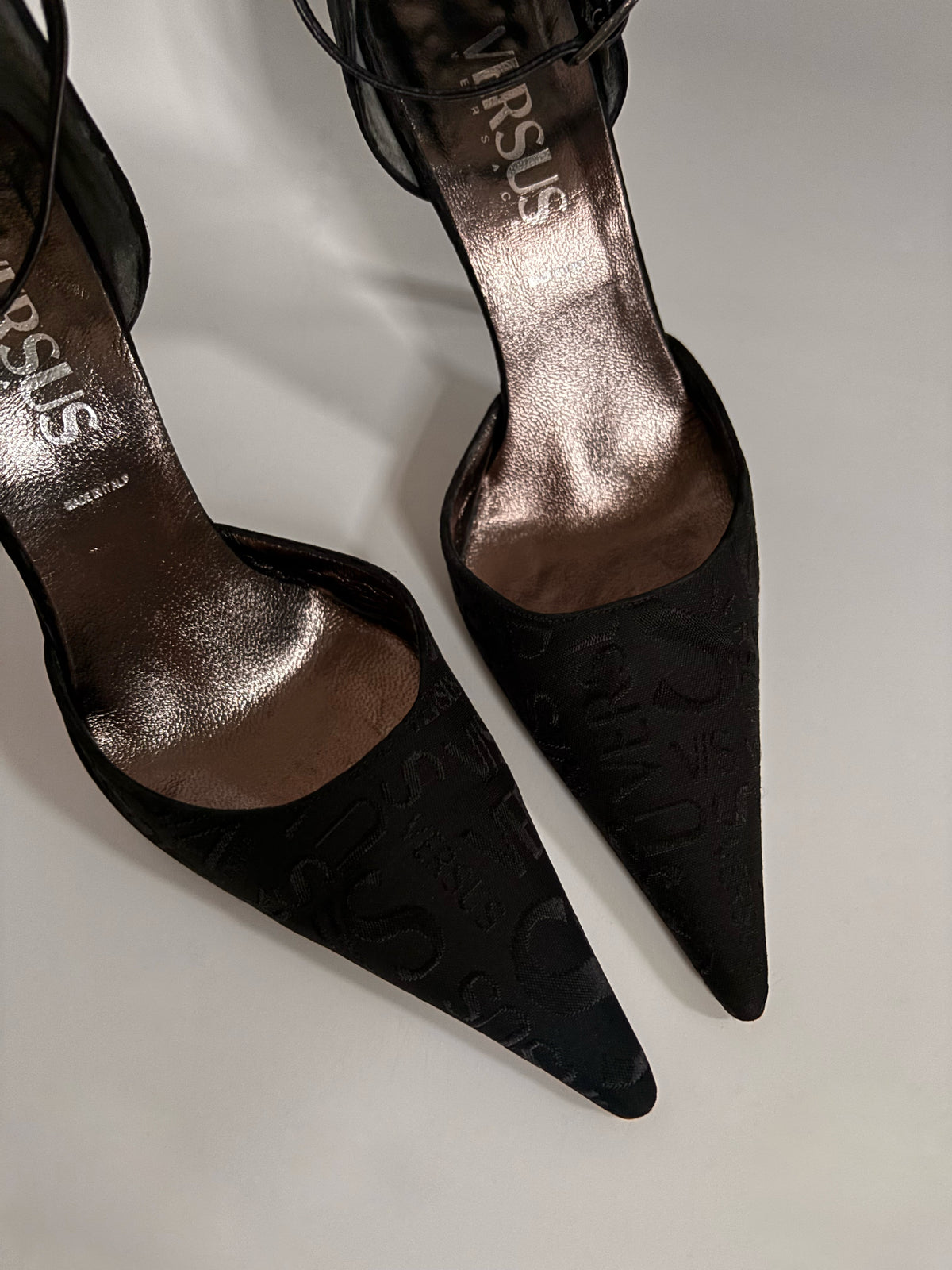 Vintage Versus Versace Logo Jacquard Pointed Toe Heels | EU 36.5 / UK 3.5 / US 6.5